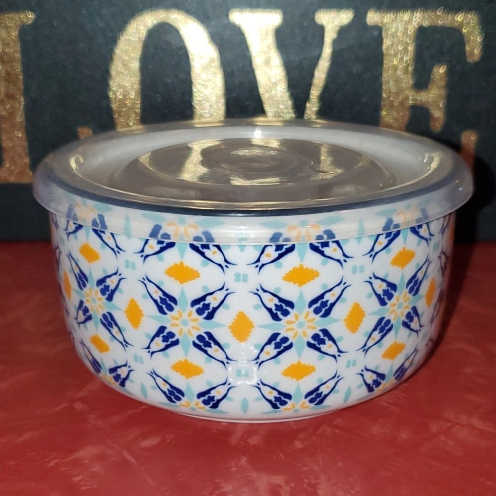 Signature Housewares Storage Bowl with Lid 20 oz.
